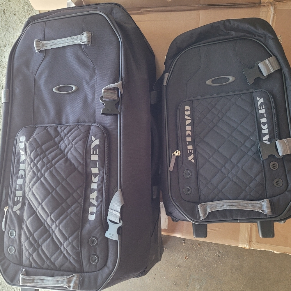 Oakley Luggages